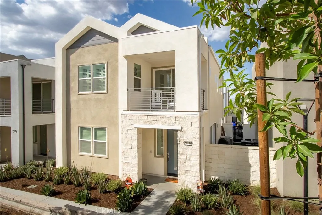 27136 Purple Sage Court, Valencia, California 91381 home-pic-0